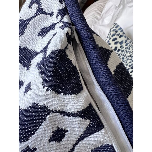 JACQUARD EURO 26" x 26" Pillow DOWN FILLED Navy & White Damask Pattern Zipper - Picture 6 of 9